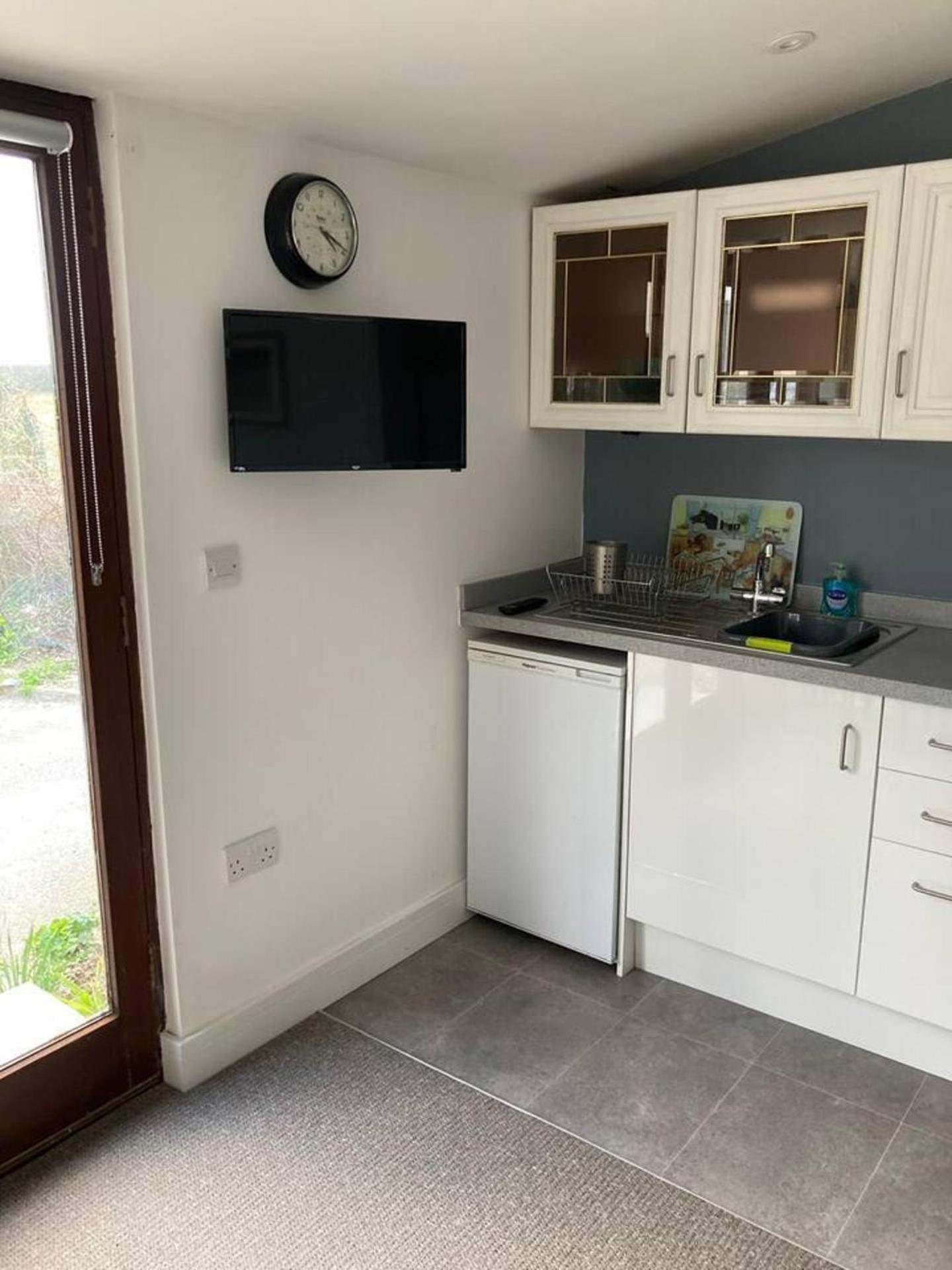 - - Sleeps 2 - Parking Praa Sands